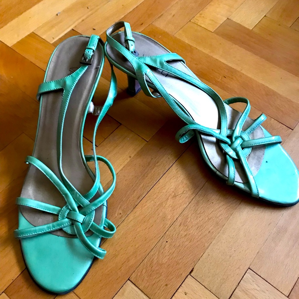 Van Eli Vero Cuoio green sandals size 11M